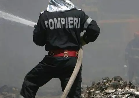 INCENDIU într-un bloc din Timişoara! O persoană a fost rănită, iar alte cinci, intoxicate cu fum