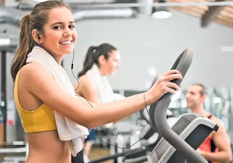 Mersul la sală te poate îmbolnăvi! Pe vreme caniculară, bacteriile prosperă l Iată cum te poţi feri de ele când faci sport