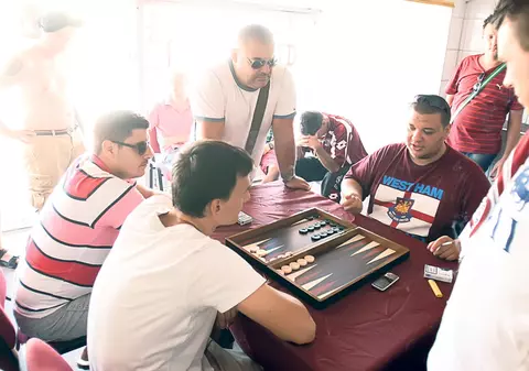 Liviu Ungureanu, liderul galeriei Rapidului, şi ceilalţi fani intraţi în greva foamei pe stadionul Giuleşti sunt hotărâţi: «Mergem până la capăt» | FOTO