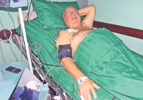 Scandalul continuă! «Arşinel dădea interviuri cu tuburile în el» | Uite cine susține că medicii sunt de vină pentru deteriorarea sănătății actorului