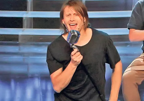 A făcut pe şmecherul şi s-a ales cu un dinte ciobit