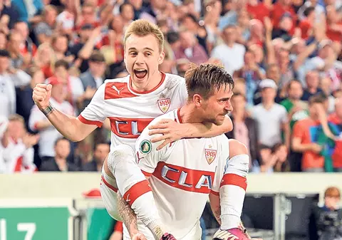 Păzit de fraţii poliţişti! Maxim nu are motive să-şi facă griji nici în Germania, nici acasă, la Piatra-Neamţ