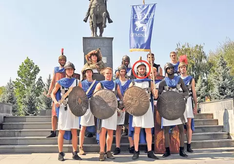 Legiunea din Bănie! Componenţii echipei masculine de baschet SCM «U» Craiova au participat la o şedinţă foto inedită