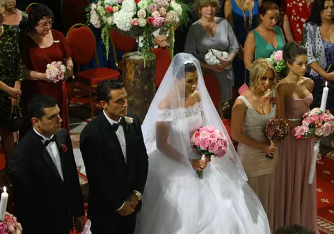 Elena Băsescu a născut LA UN AN DE LA NUNTĂ. Iată cât de FRUMOASĂ A FOST MIREASĂ! FOTO