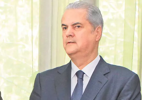 Vezi ce spune Adrian Năstase despre eutanasierea maidanezilor