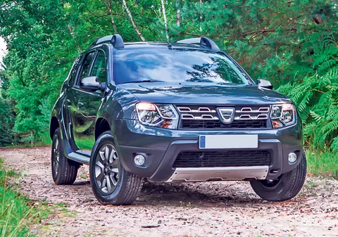 INCREDIBIL! Dacia Duster SALVEAZĂ Porsche | FOTO