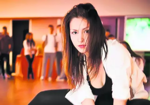 Presimţea că i se apropie sfârşitul? Dansatoarea Loredanei Groza, căreia medicii i-au greşit diagnosticul, se zbate între viaţă şi moarte