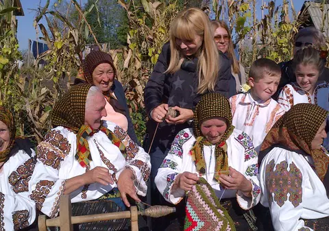 Vezi cu cine s-a întâlnit soţia lui Victor Ponta în Bucovina