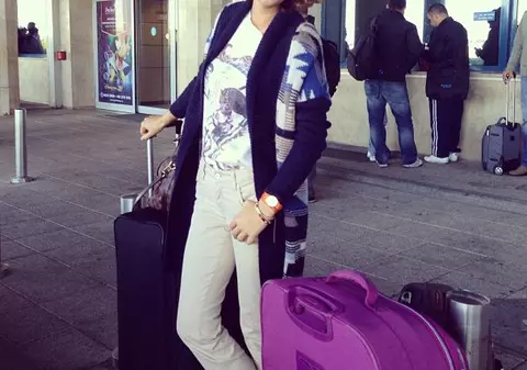 AŞA CEVA...! O vedetă de la noi a plecat la New York cu 50 de kilograme de haine