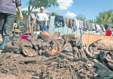 Dezastru! Locuitorii din mai multe sate gălăţene au înfruntat din nou apele