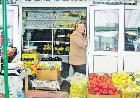 «Aici l-am crescut» Liliana, mama lui Alex Ciucur, e cea mai mândră tarabagioaică din Dorohoi