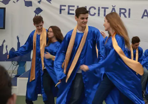 Dan Bittman și-a condus fiul cel mare la liceu