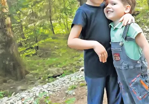 Fratele lui Ionuţ, băiatul ucis de maidanezi în Capitală, a povestit cum i-au sfâşiat câinii fratele