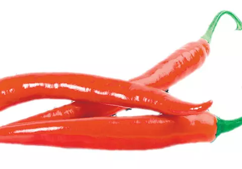 Masajul cu tinctură de ardei iute stopează căderea părului