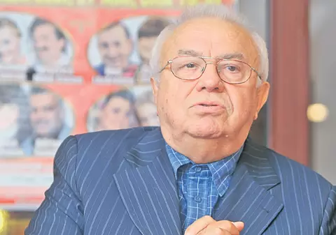 Localnicii din Dolhasca, oraşul natal al lui Alexandru Arşinel, revoltaţi: "Românii elogiază un om doar când îl pierd"