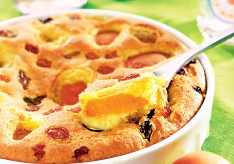 Prăjitură cu brânză şi caise