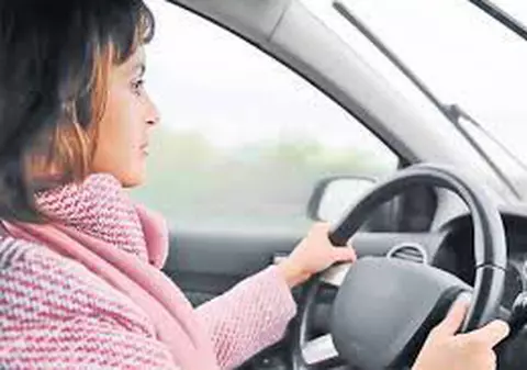 Femeile care conduc riscă să nască copii bolnavi! Vezi cine spune asta!