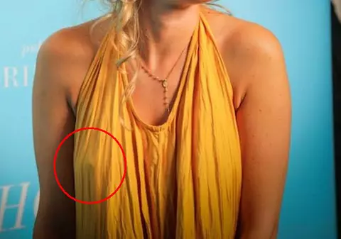 CEA MAI FRUMOASĂ FEMEIE DIN ROMÂNIA, cu SFÂRCUL la VEDERE şi SPATELE GOL