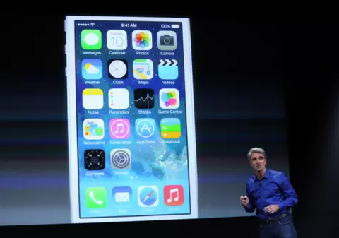 iPhone 5S auriu a fost lansat pe piață. Ce culori vor avea telefoanele Apple – FOTO 