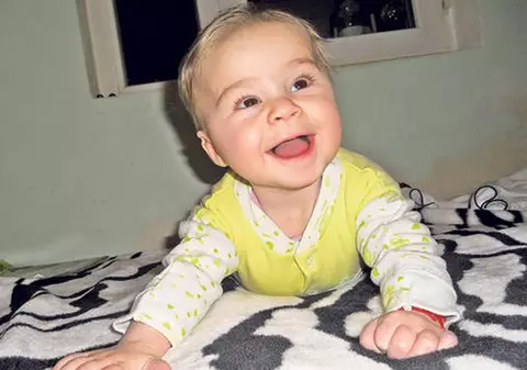 Isabel s-a întors de la Viena! Fetiţa operată pe inimă «merge» mai bine chiar decât se aşteptau medicii