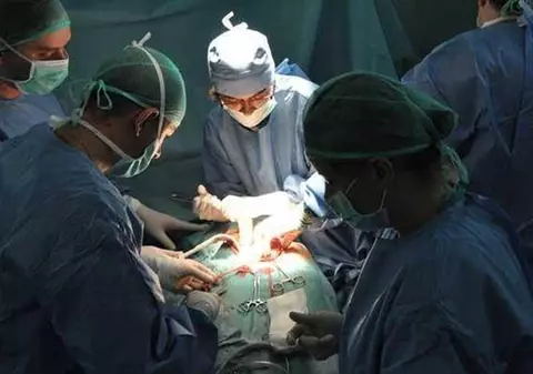 Medicii din Cluj OPEREAZĂ FĂRĂ BISTURIU! Uite cum este posibil