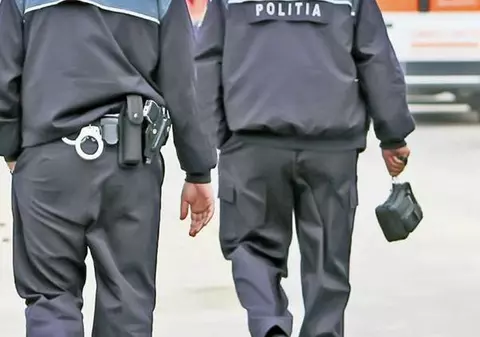 Un poliţist a ajuns la spital după ce a încercat să oprească un bărbat care-şi bătea nevasta