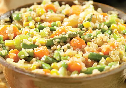 Salată de quinoa şi fasole