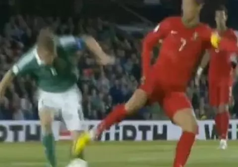 L-a umilit! Uite ce i-a făcut Cristiano Ronaldo aseară unui adversar! | VIDEO