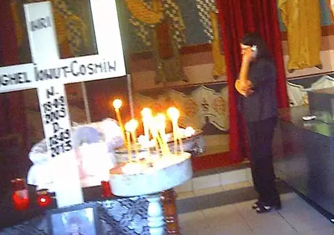 SCANDAL LÂNGĂ CAPELA UNDE E DEPUS IONUŢ, micuţul omorât de câini. Află care este MOTIVUL CERTURILOR