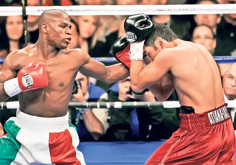 Pumn de 40.000.000 de dolari! Floyd Mayweather l-a bătut pe Saul Alvarez şi a unificat titlurile WBC şi WBA la semimijlocie