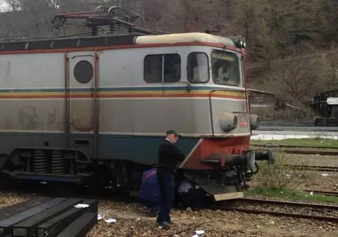 Accident grav în Arad! Un microbuz a fost spulberat de tren