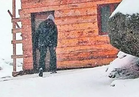 TURIŞTI BLOCAŢI ÎN NĂMEŢI, după PRIMA NINSOARE