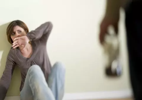 CEDO a condamnat România într-o cauză privind violenţa în familie. Statul român nu a acordat ajutor unei mame agresate de soț