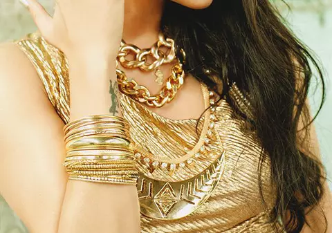 A COMIS-O DIN NOU. Giulia, SCHIMBARE DE LOOK RADICALĂ