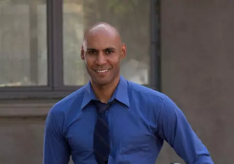 Falemi are un FRATE GEAMĂN IDENTIC! Oricând şi-ar putea schimba locurile şi nimeni nu ar sesiza! FOTO