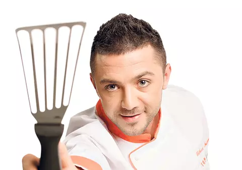 Mihai Irimia de la «Top Chef» are cu ce se lăuda: «Am gătit în aer, la 40 m înălţime, pentru bogătaşi!»