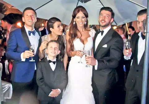 Bianca şi Victor au respectat tradiţia! S-au întâlnit cu naşii la o biserică din Deva