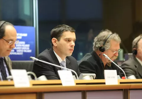 VESTE BUNĂ pentru toţi cei cărora le place mierea