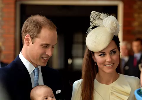 BOTEZUL PRINŢIŞORULUI GEORGE. Părinţii lui AU ÎNCĂLCAT TRADIŢIILE! Vezi CU CE AU SCANDALIZAT vechii regalişti! FOTO