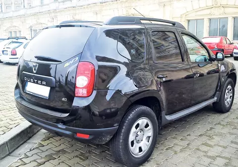 Deputaţii urcă dealul de la Casa Poporului cu maşini 4x4