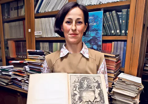 «Comoara» de la Muzeul Antipa: O carte din anul 1649 | FOTO