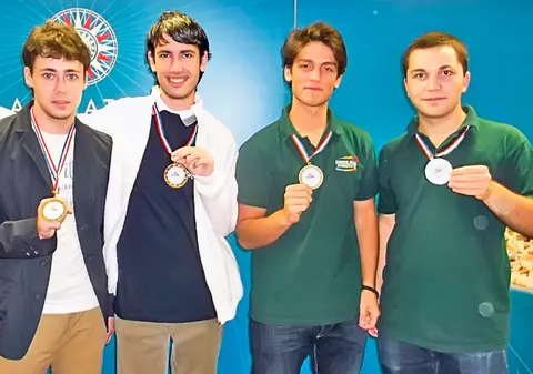 Ce copii deştepţi! Au ras toate medaliile la informatică