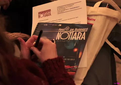 Vezi CE AU FĂCUT mai mulţi ACTORI români şi străini pe tema CRIZEI!