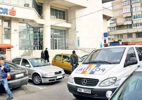 Numărul piteştenilor care se trezesc cu casetele valorice goale creşte în fiecare zi! Dau buzna la bancă, să-şi verifice cutiile