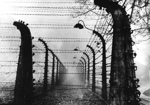 IMAGINI ŞOCANTE! 72 de ani de la începerea construcţiei lagărului morţii de la  Birkenau  |  FOTO