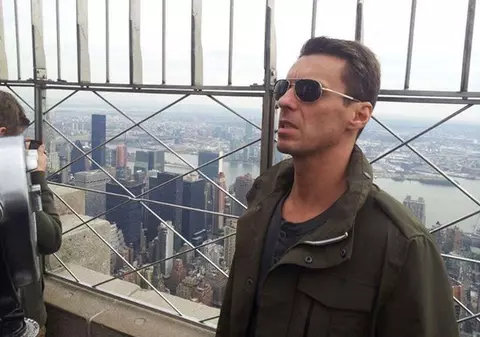 Cultul personalităţii l-a acaparat pe Mircea Badea? "Tot King Kong, tot pe Empire State Building". VEZI CE SPECTACOL A FĂCUT VEDETA TV LA NEW YORK | FOTO