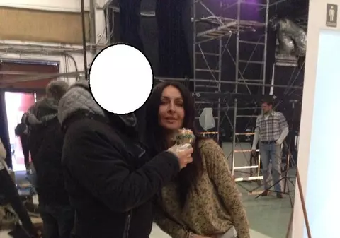 Raduleasca, ademenită cu shaorma. Vezi cine este masculul care îi dă divei SHAORMA!