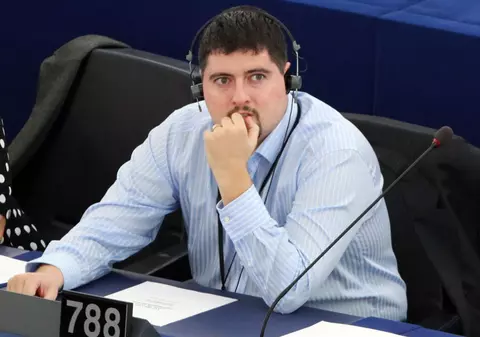 Un eurodeputat neonazist maghiar s-a convertit la iudaism