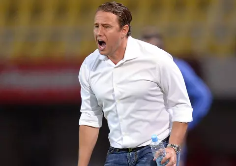 Reghe s-a supărat pe presa scrisă: «Să nu mai îmi scrie numele şi să nu mai apar în ziarele lor»