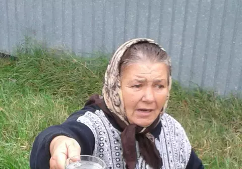 Sinstraţii de la Izvoarele au rămas fără şi apă potabilă din cauza cutremurelor